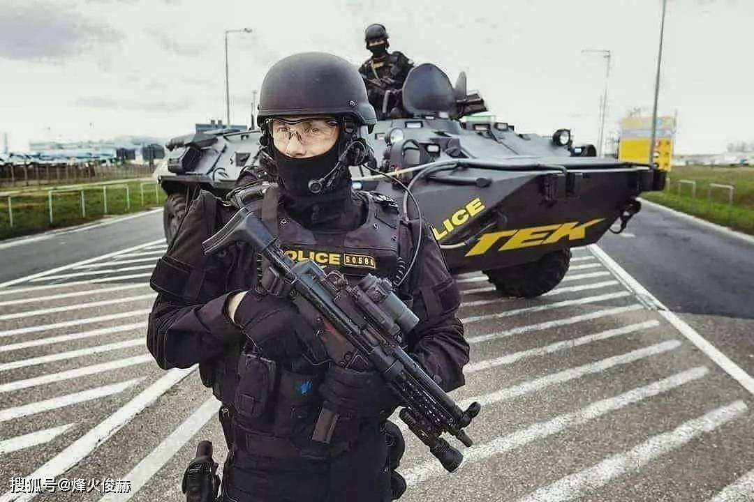 长度21.3公分:射速650发,可惜生不逢时的m16k短突击步枪