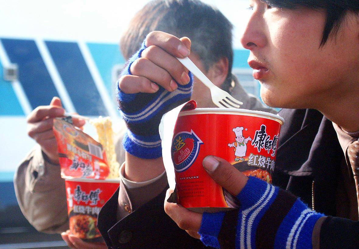 原创同样是方便面为啥桶装的要贵的多条件允许还是要多吃桶装面