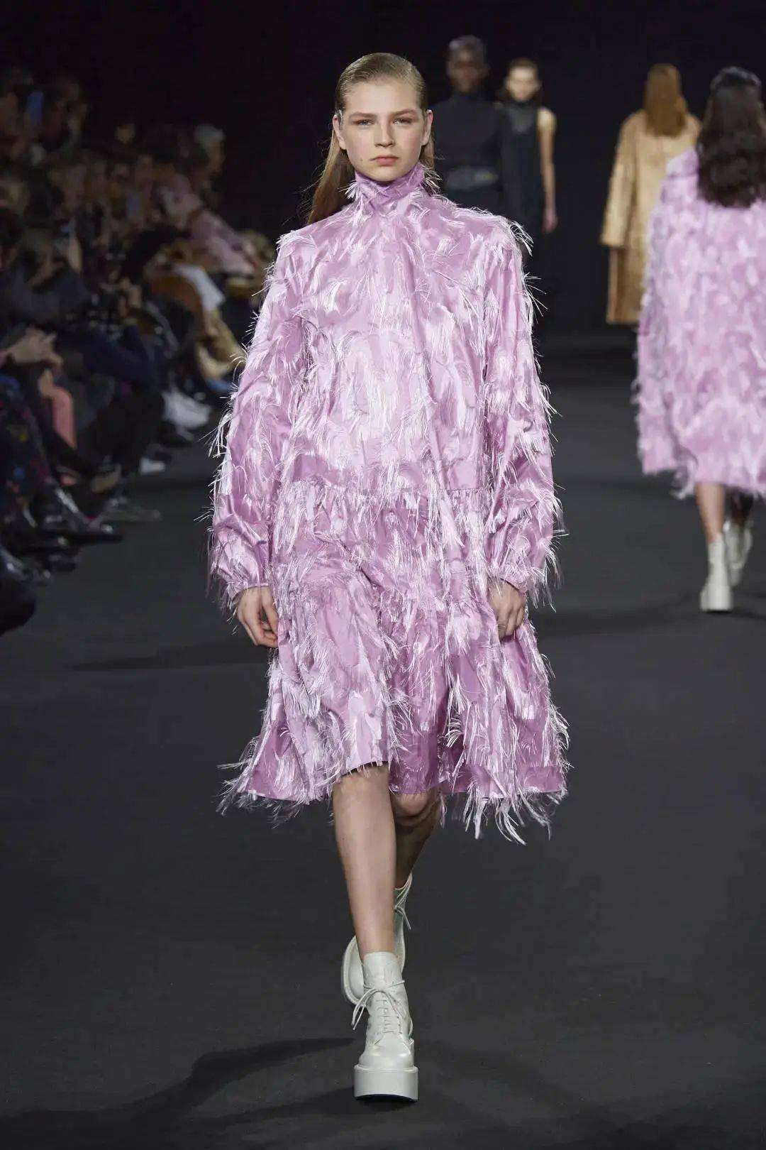 2021春夏新潮系列个性轻奢触及哪些面料元素