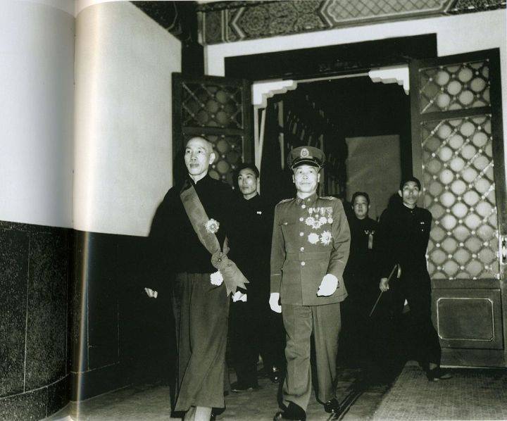 李宗仁一心要当副总统结果被流氓痞气的老蒋玩弄于掌心