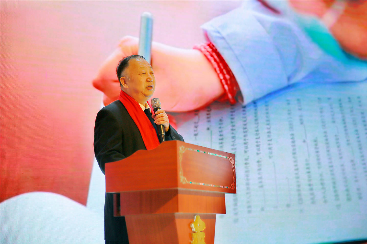 洛阳春寿堂中医院"健康天使"暨"先进工作者"颁奖典礼纪实_霍艺峰