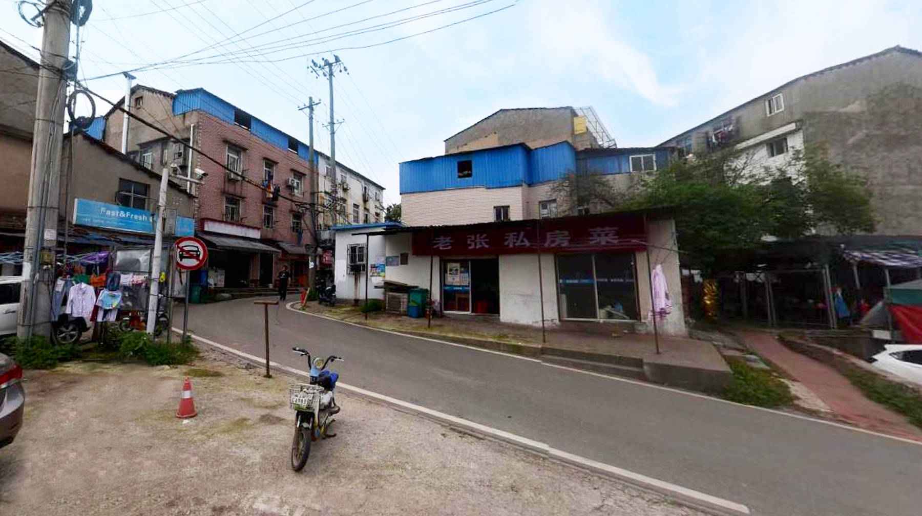 武汉城区有座僻静城中村建在东湖风景区里曲折环绕宛若迷宫