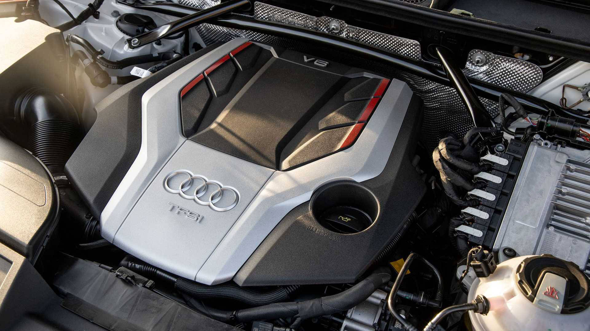 新款奥迪q5高性能版搭载30tv6引擎售价折合人民币约35万元