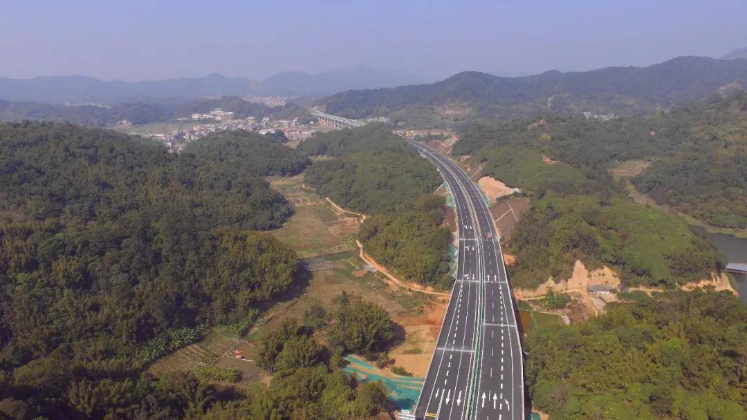 12月28日,荔玉高速正式通车!桂林至玉林开车只需2.5小时