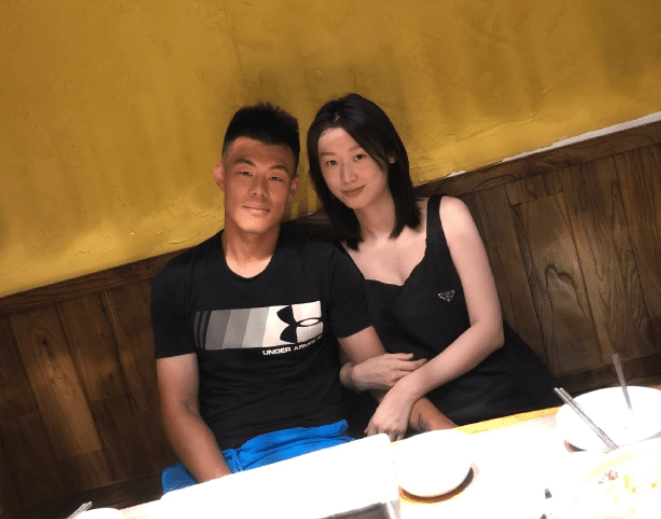 谭龙本可拿美国绿卡但最终放弃娇妻颜值学历都是顶尖羡煞旁人