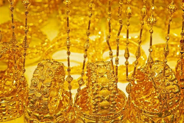 好运连连,财神进门,事业上如鱼得水,到达了巅峰,更有金银财宝入口袋