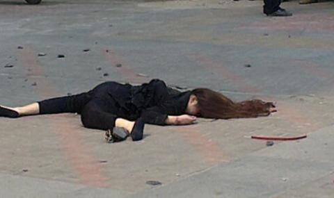 31岁女子抱着女儿跳楼老公痛哭不已怒吼亲妈赶快搬走吧