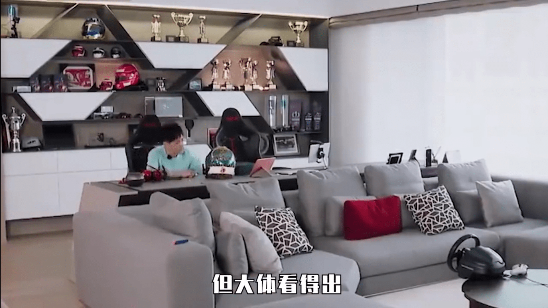 原创林志颖上亿豪宅被称为全球最智能的私宅客厅摆放赛车太独特