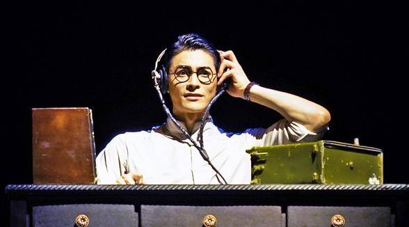 《永不消逝的电波》,日本宪兵当年为何会放了李侠,没交代的细节