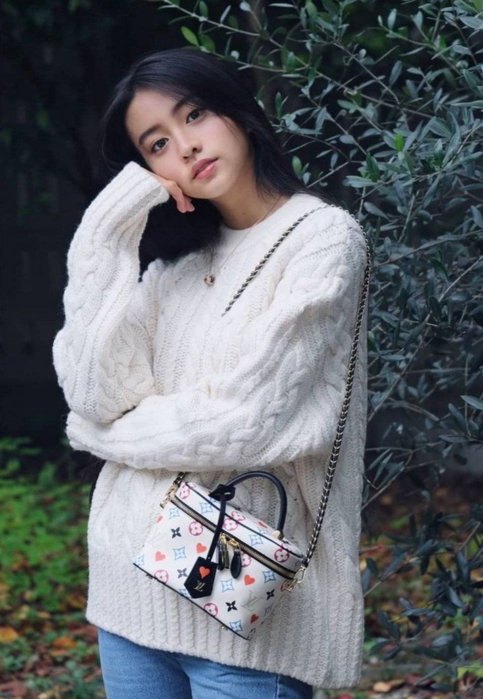 木村光希可塑性太强穿黑色蕾丝裙展女人味时尚表现力超赞