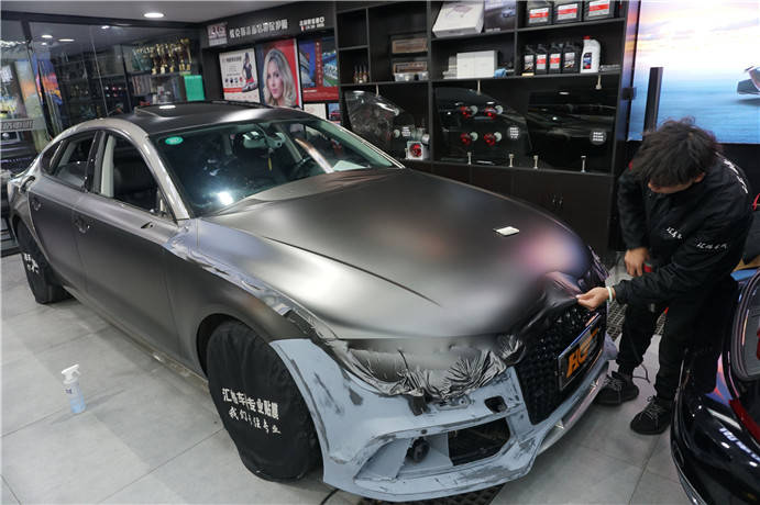 奥迪a7贴膜漆山灰黑中带灰满满的高级感