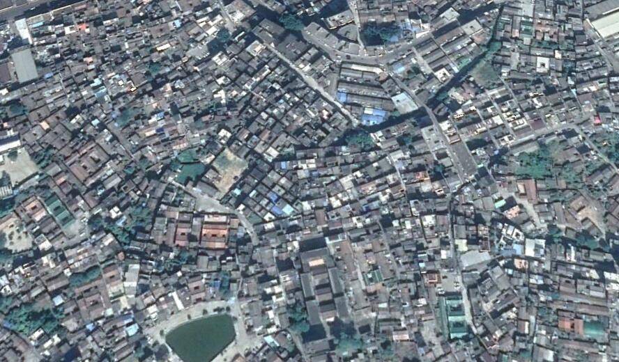 卫星上看广东海丰县城：老城区建筑密集，没有太多高楼