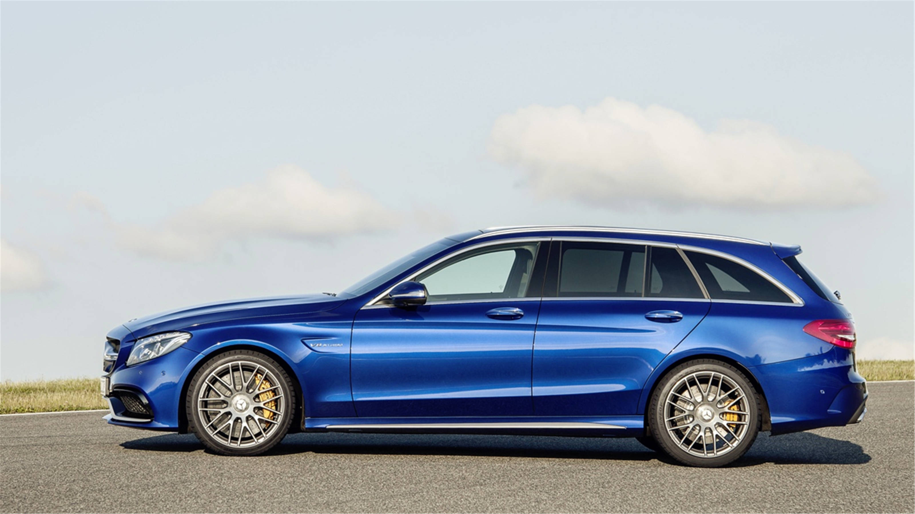 旅行车大pk!10万的价格,20万的配置,40万的颜值