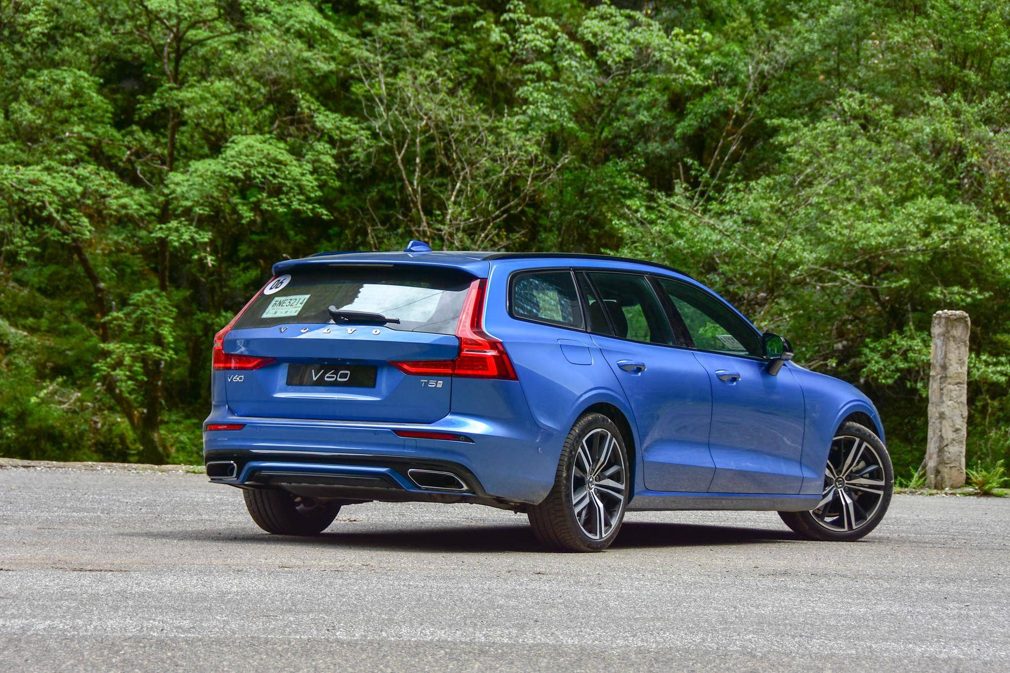 试驾沃尔沃v60:2.0t 8at 并线过弯妥妥的_搜狐汽车_搜狐网