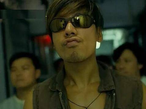 一辈子嚣张演坏人的乌鸦哥因伤病隐退娱乐圈今热心慈善事业