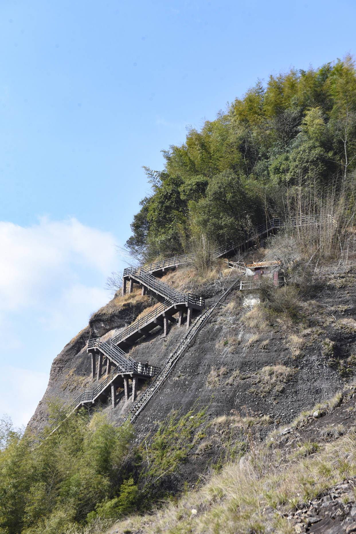 湖北有武当山,江西也有武当山,汇聚着山下村子的龙脉与风水_手机搜狐