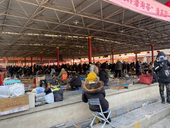 北京有一处地摊市场，充满传奇，被誉为“中国最大的露天博物馆”