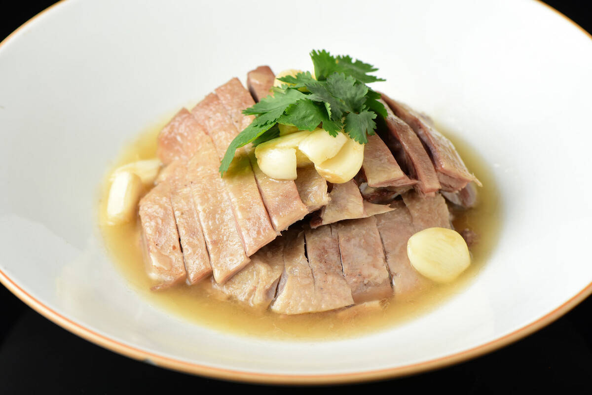 一只鹅咋就生出了三条腿?过大年吃大鹅,曾是我们最欢乐的事情