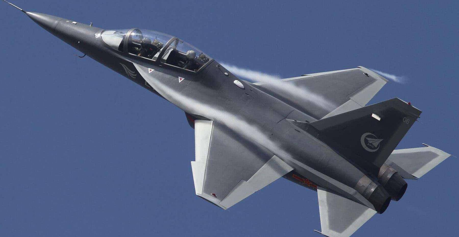 原创中国l15教练机三优点超越对手 可搭配战斗机作战