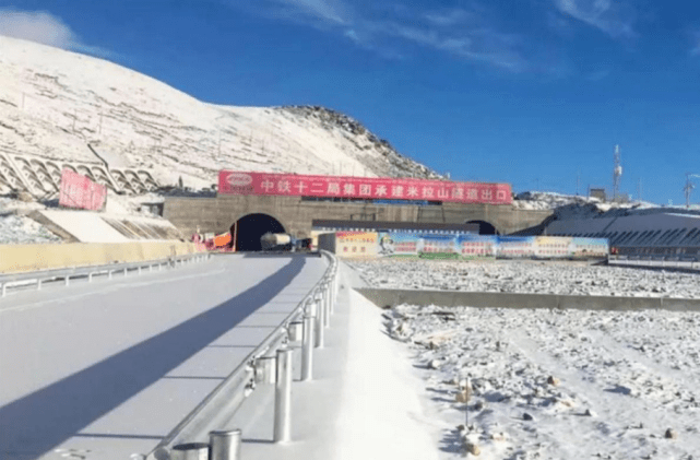 西藏觉巴山,米拉山,嘎隆拉山及嘎拉山公路隧道与积雪