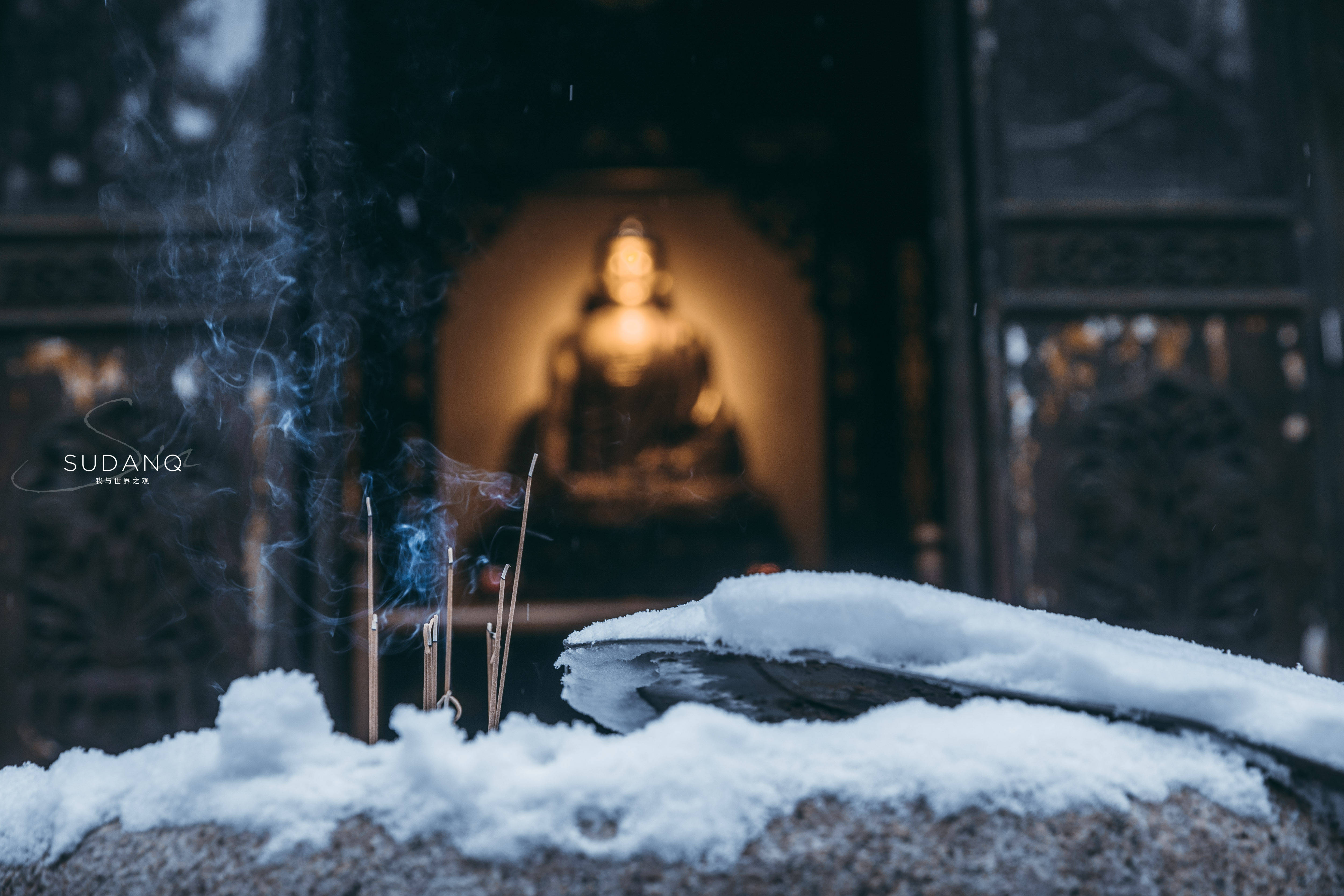 终南山藏有一座千年古寺，距西安市35公里，冬雪下的风光太静谧