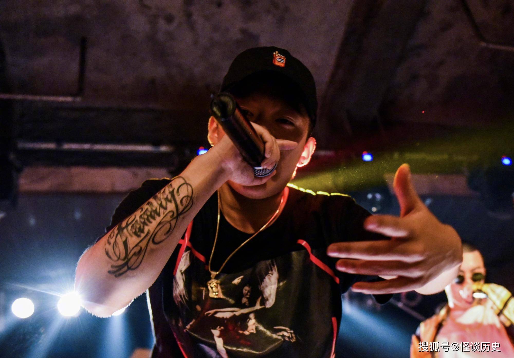 pgone新专辑发售,短短一天"吸金"超过两百万,号召力不输顶流