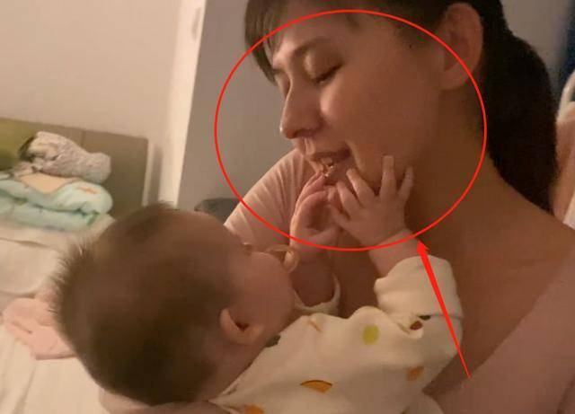 热依扎官宣当妈后,又一明星官宣二胎得女,自曝孩子才度过危险期