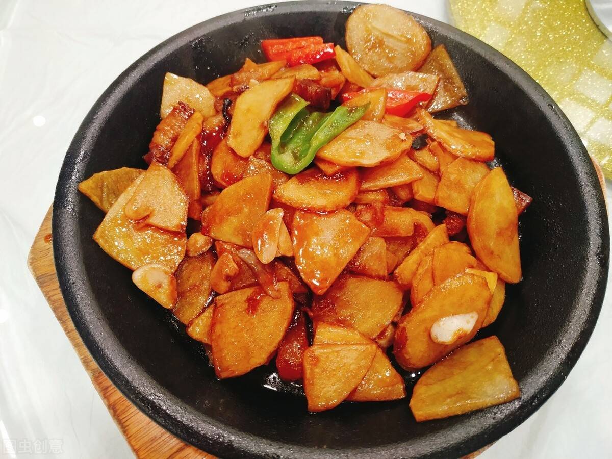 原创干锅土豆片软糯香甜超下饭鲜香入味的美食做法简单的家常菜