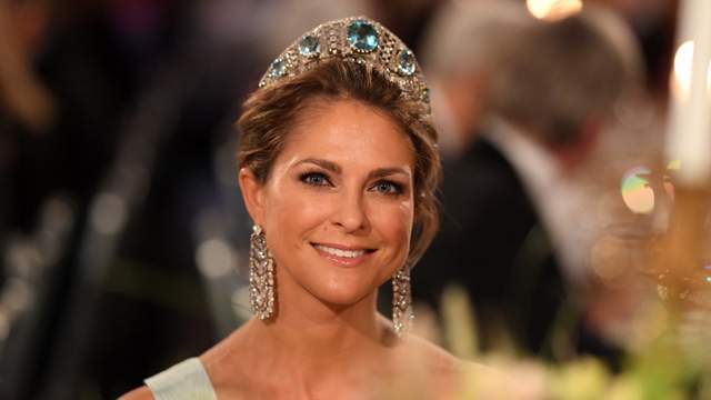 原创从公子哥到时尚女王那些过着极度奢华挥霍无度生活的皇室成员