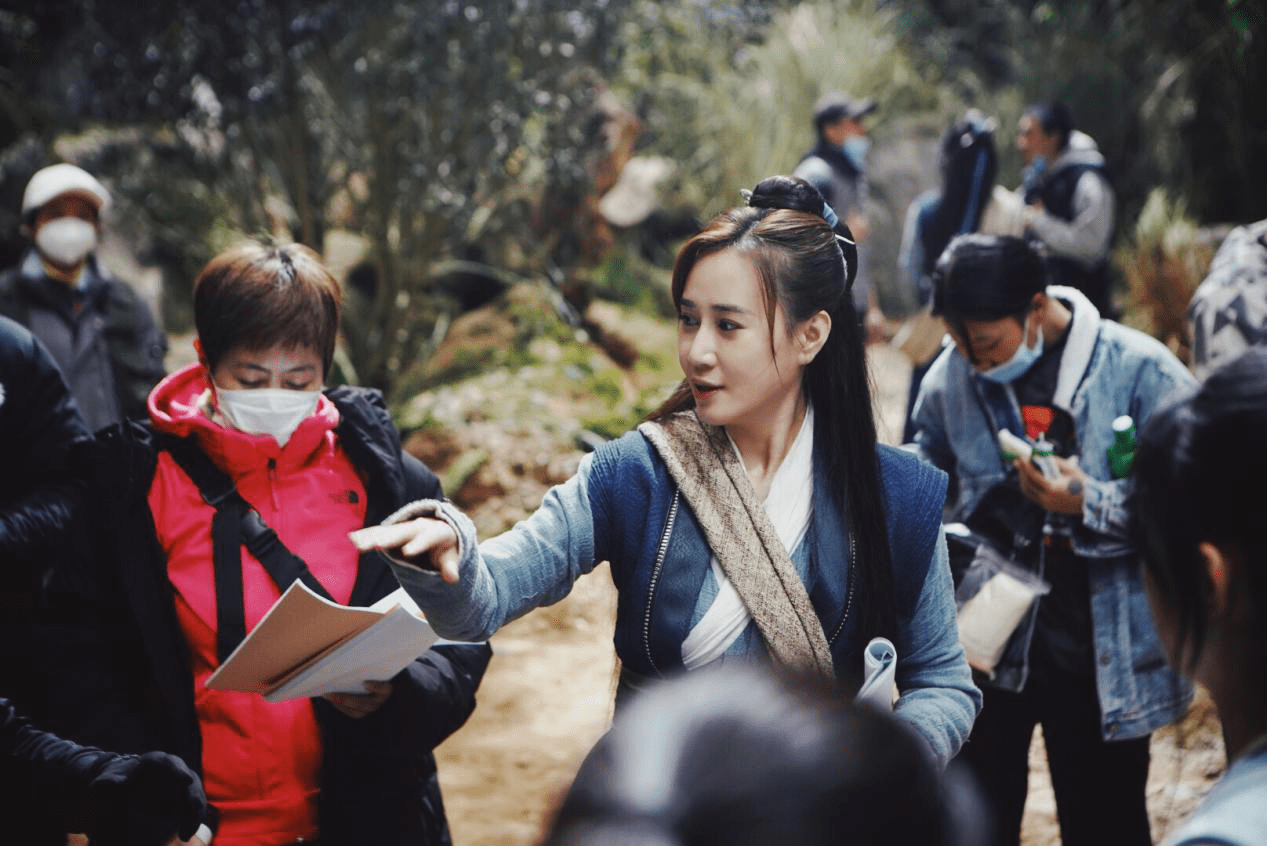 《有翡》怜蜃-胡天瑛惊艳出场,戴笑盈精彩演绎反派"稳准狠"_角色