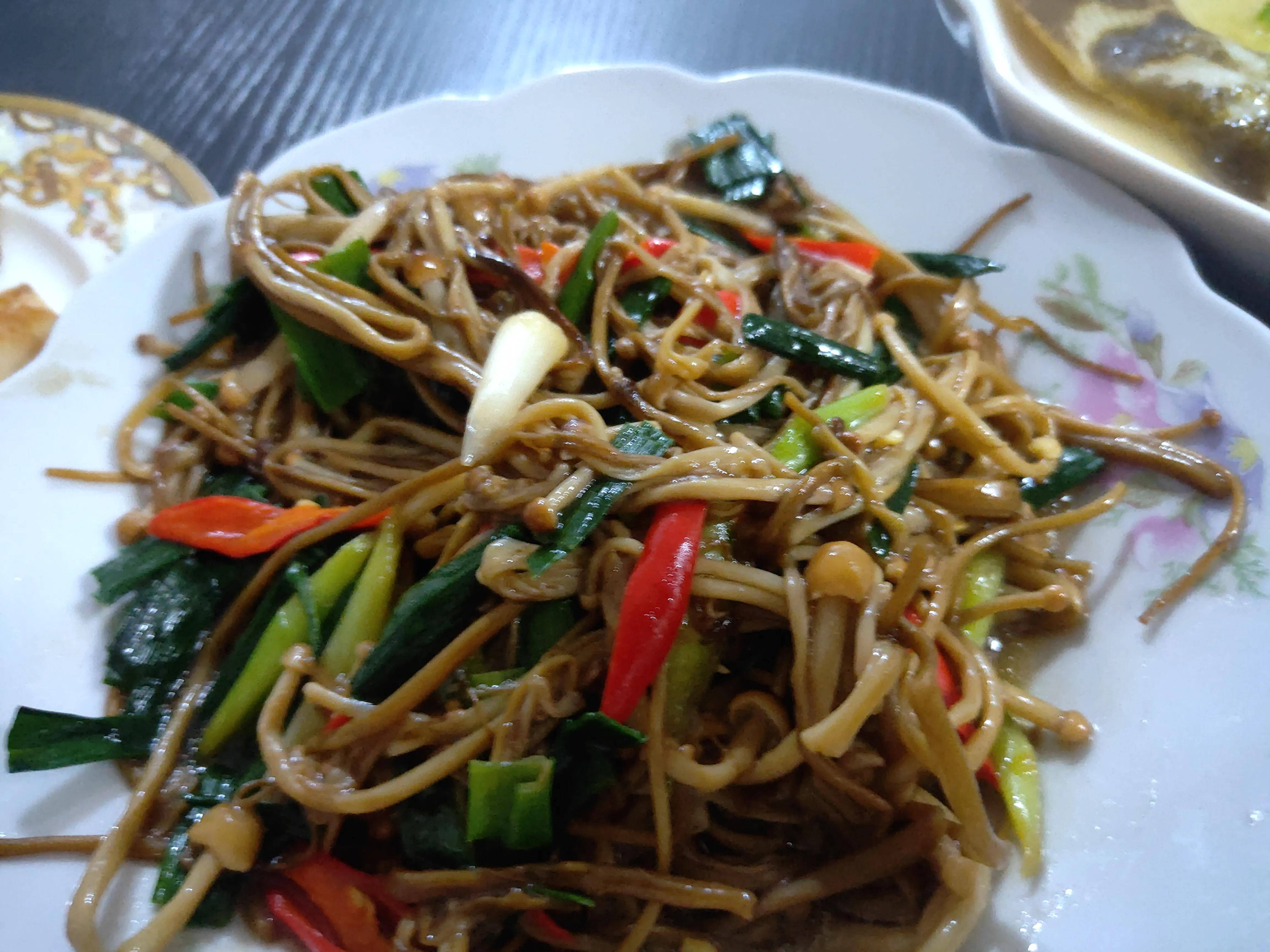 原创滑炒金针菇,香辣顺滑超爽口,色香味俱全家常菜,做法简单的美食