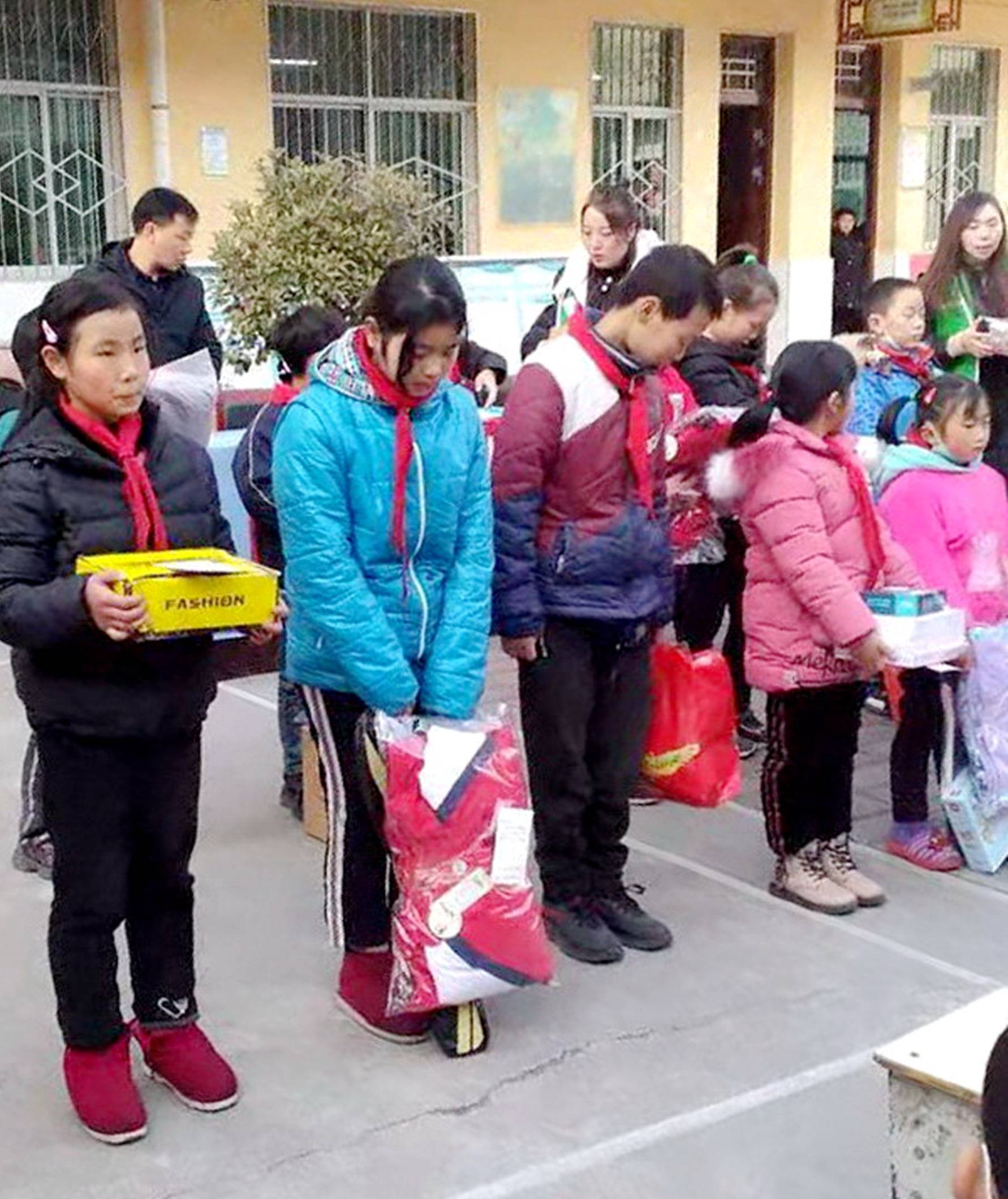关爱乡村小学生圆梦新年微心愿洋县黄家营中心小学