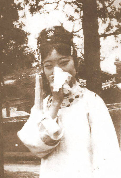 原创末代皇后婉容晚年被塞入闷罐列车毒瘾发作落地打滚