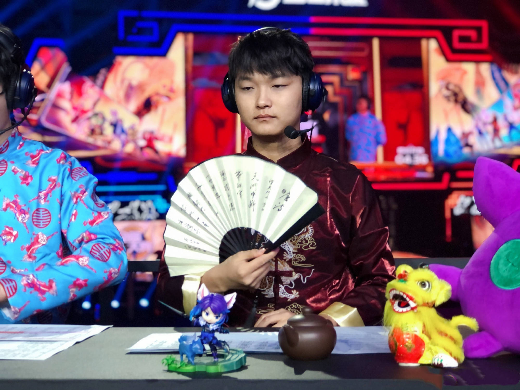 原创estar最强中单是猫神打开他的游戏主页小浪浪发现了什么