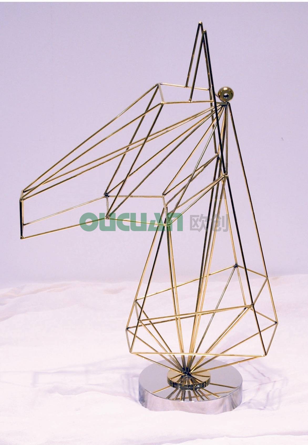 不锈钢加工厂家带你解读不锈钢工艺品的艺术