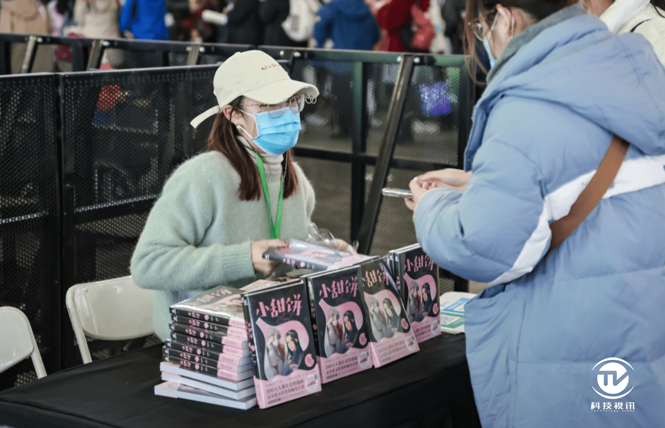 签售会与大家期盼已久的声优见面会轮番上阵,与现场观众进行亲密互动