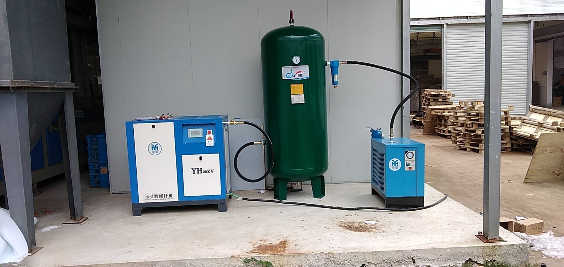 螺杆空压机排出的气体含油怎么解决