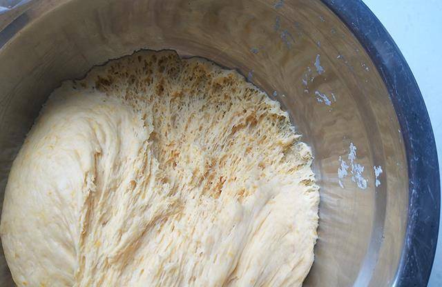 家有面粉一定要试试这做法,发酵好烙一烙,松软香甜,比蛋糕好吃