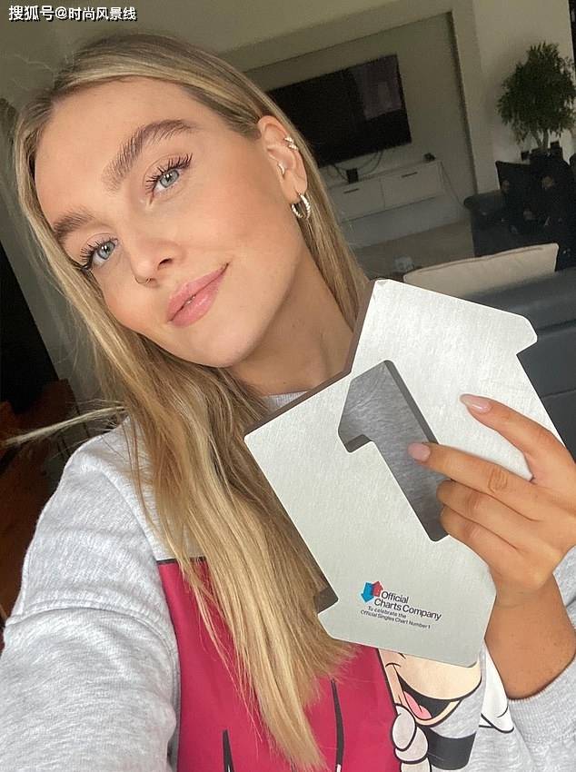 小混混乐队自杰西·尼尔森离开乐队以来,首次开始庆祝_jesy