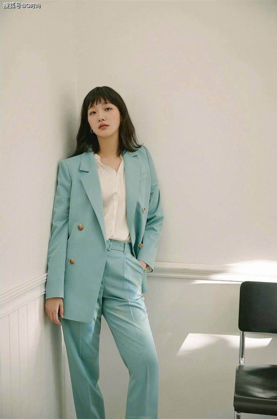 金高银最新画报,眉上齐刘海长,瞬间变回温柔欧尼