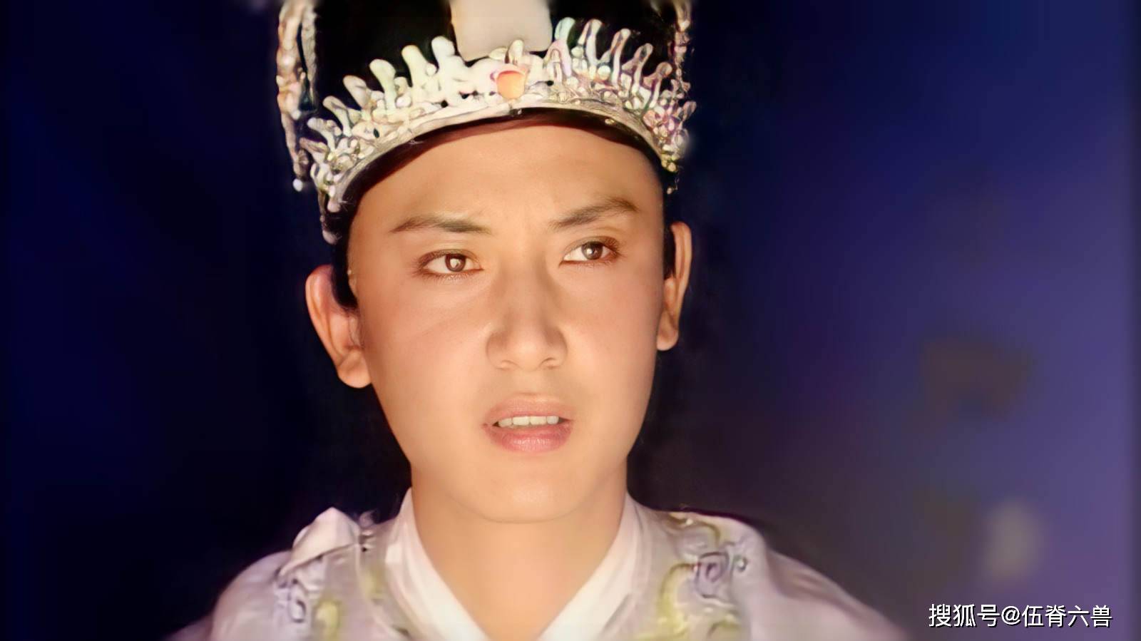 《红楼梦》的导演王扶林看中演宝玉,可宝玉的搭档都是女孩子,侯长荣