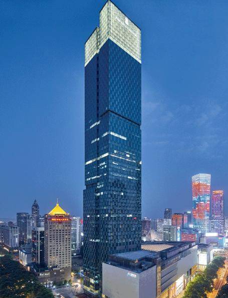 南京超奢华的6星酒店，投资超10亿建成，楼层总共有62层