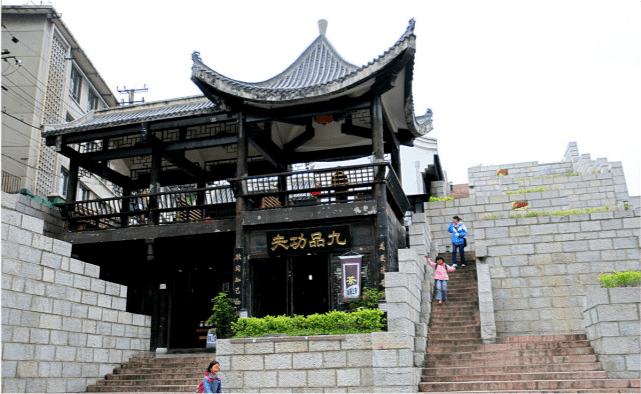 首先就是大南门,大南门位于城邑的东南方向,建造城门最主要是可以通往