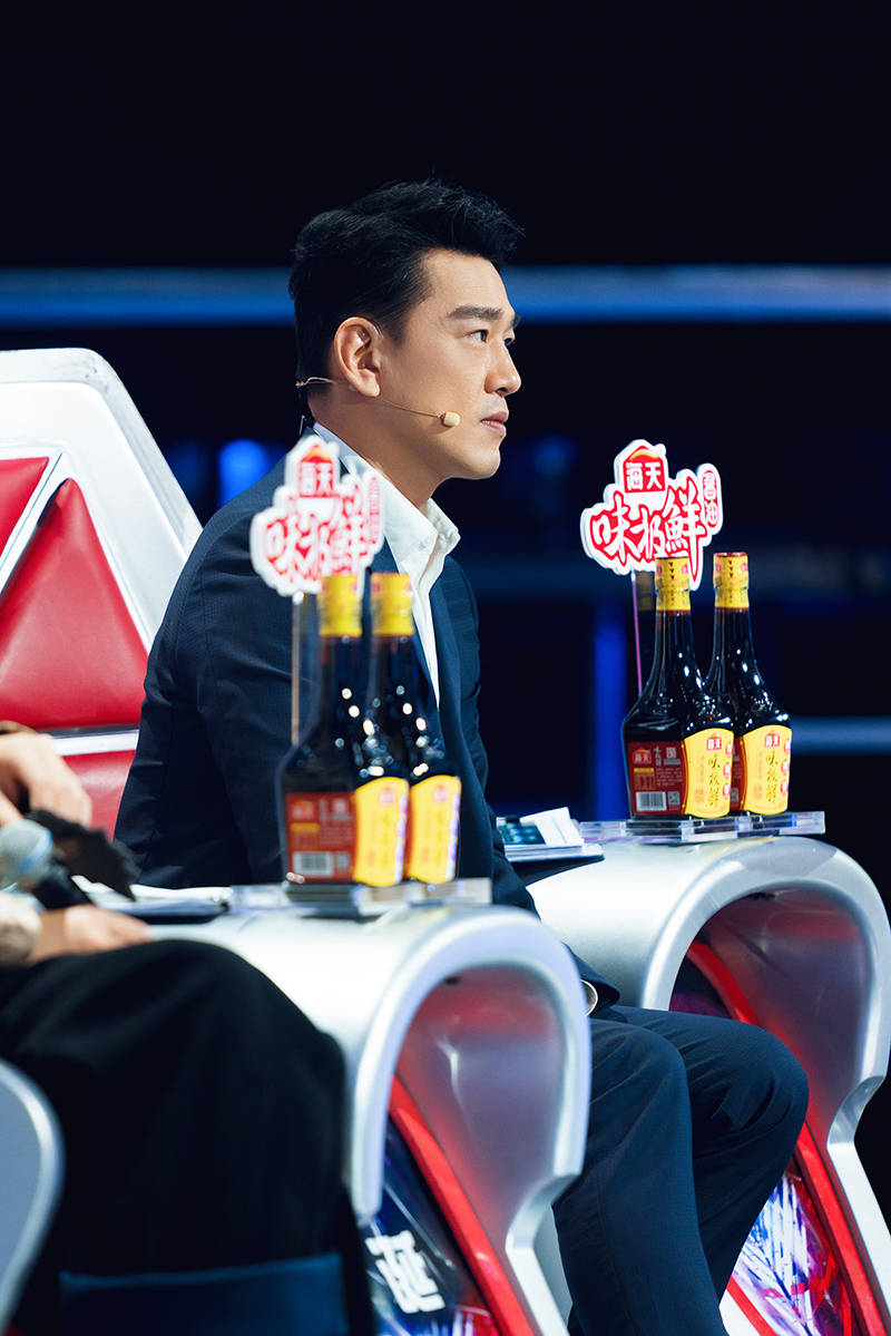 宝藏舅舅王耀庆综艺直播不断 加盟《最强大脑》第八季暖心帅气