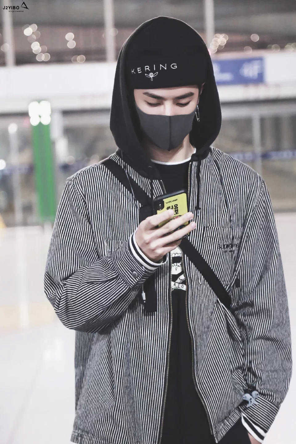 王一博又误机了,那就顺便来看看,王一博那些年帅气的机场照吧!