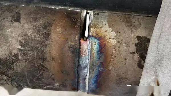 奥氏体不锈钢焊接主要问题:焊接变形较大;因其晶界特性和对某些微量