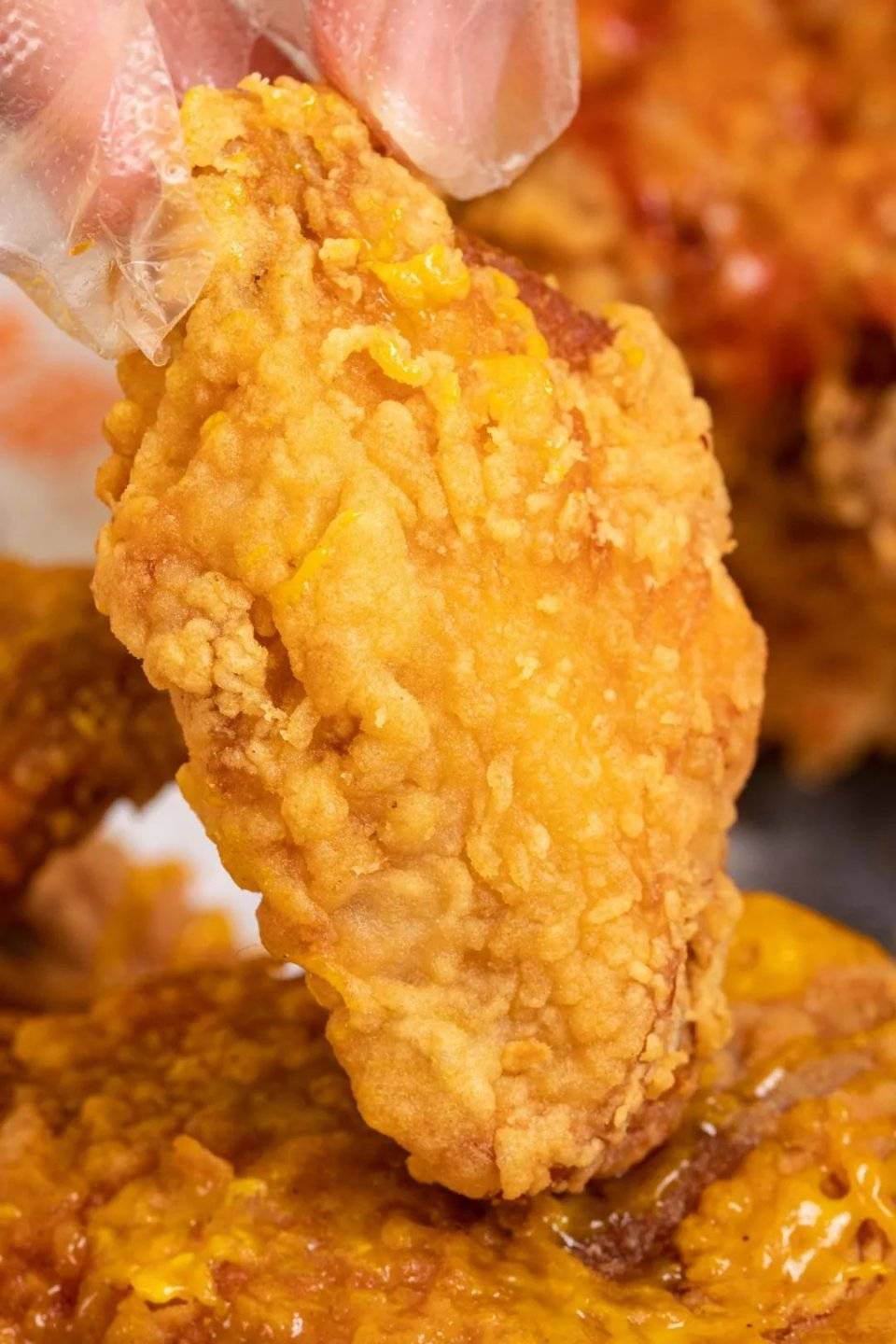 手撕炸鸡,酥香嫩滑,块块流汁!叫了个炸鸡整只开吃!