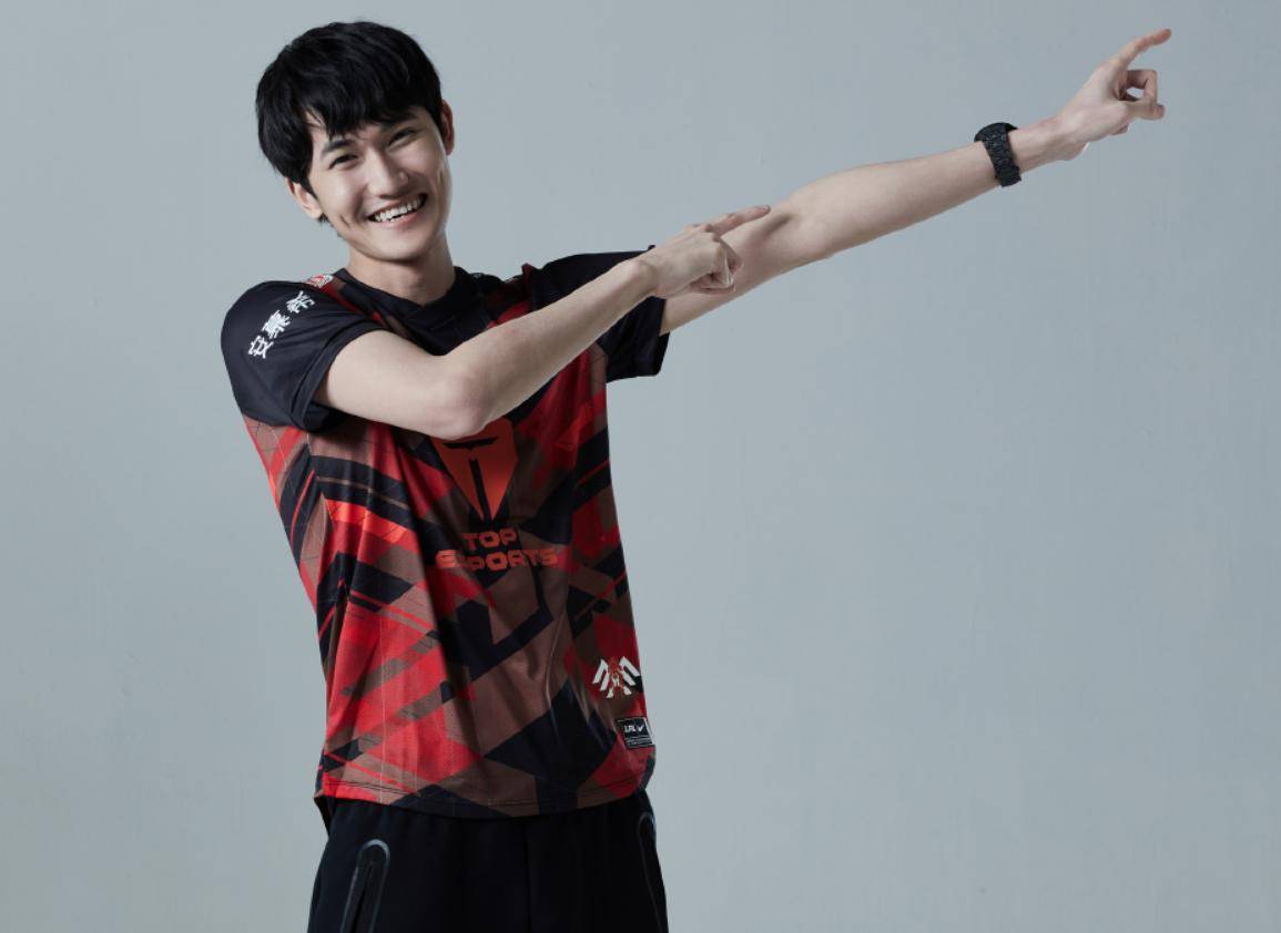 tes卡萨正面回应女友事件没带她进后台也没做对不起战队的事