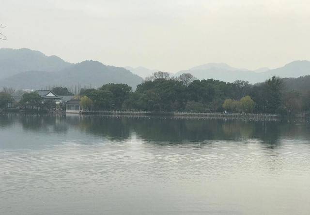 浙江这个景区，以山命名，最有看头的却是水，水景之美堪称小九寨