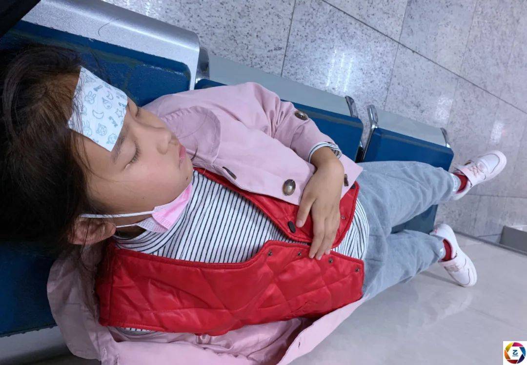 姐妹情深8岁女童吐血姐姐躺上手术台救妹妹说不后悔